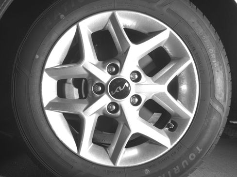 Used 2025 Kia Soul LX w/ LX Technology Package image 9