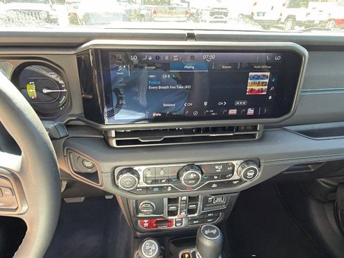 Used 2025 Jeep Wrangler Unlimited Rubicon 4xe w/ Convenience Group AWD/4WD image 31