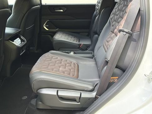 New 2026 Nissan Armada Platinum AWD/4WD image 25