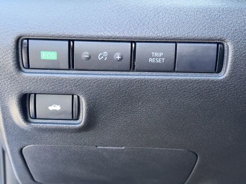 Used 2024 Nissan Sentra SV FWD image 21