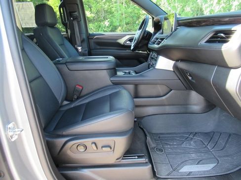 Used 2024 Chevrolet Tahoe Z71 w/ Luxury Package AWD/4WD image 10