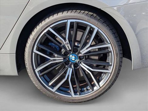 Used 2022 BMW 530e w/ Premium Package image 28
