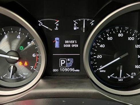 Used 2014 Toyota Land Cruiser image 27