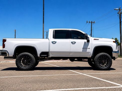 Used 2022 Chevrolet Silverado 2500 LTZ w/ LTZ Plus Package AWD/4WD image 2