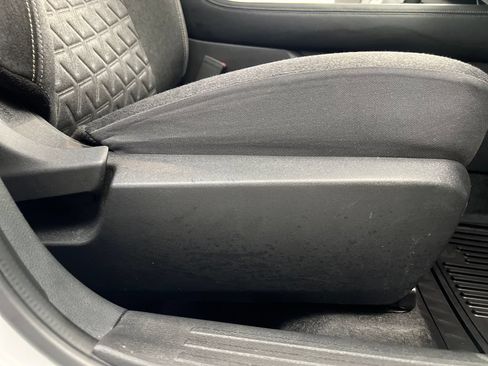 Used 2025 Nissan Kicks SV AWD/4WD image 29