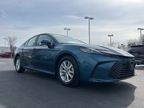 Used 2025 Toyota Camry LE image 3