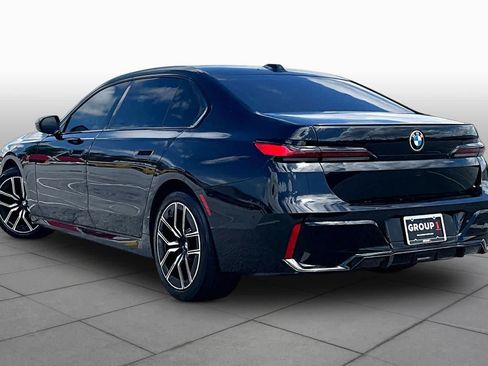 Used 2023 BMW 740i w/ Parking Assistance Package RWD image 12