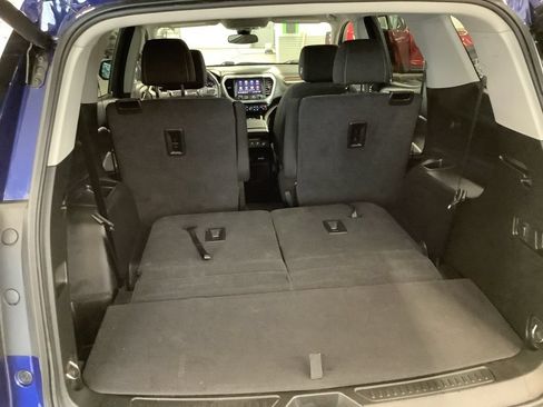 Used 2023 GMC Acadia SLE w/ Driver Convenience Package FWD image 19