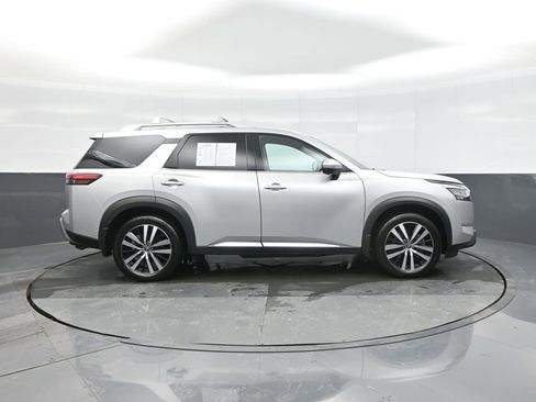 Used 2023 Nissan Pathfinder Platinum image 8