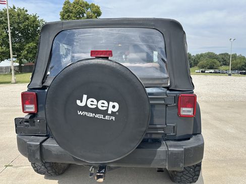 Used 2008 Jeep Wrangler X AWD/4WD image 4
