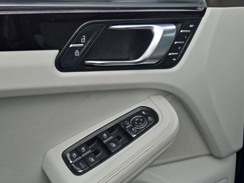 Used 2021 Porsche Macan S w/ Premium Package Plus image 20