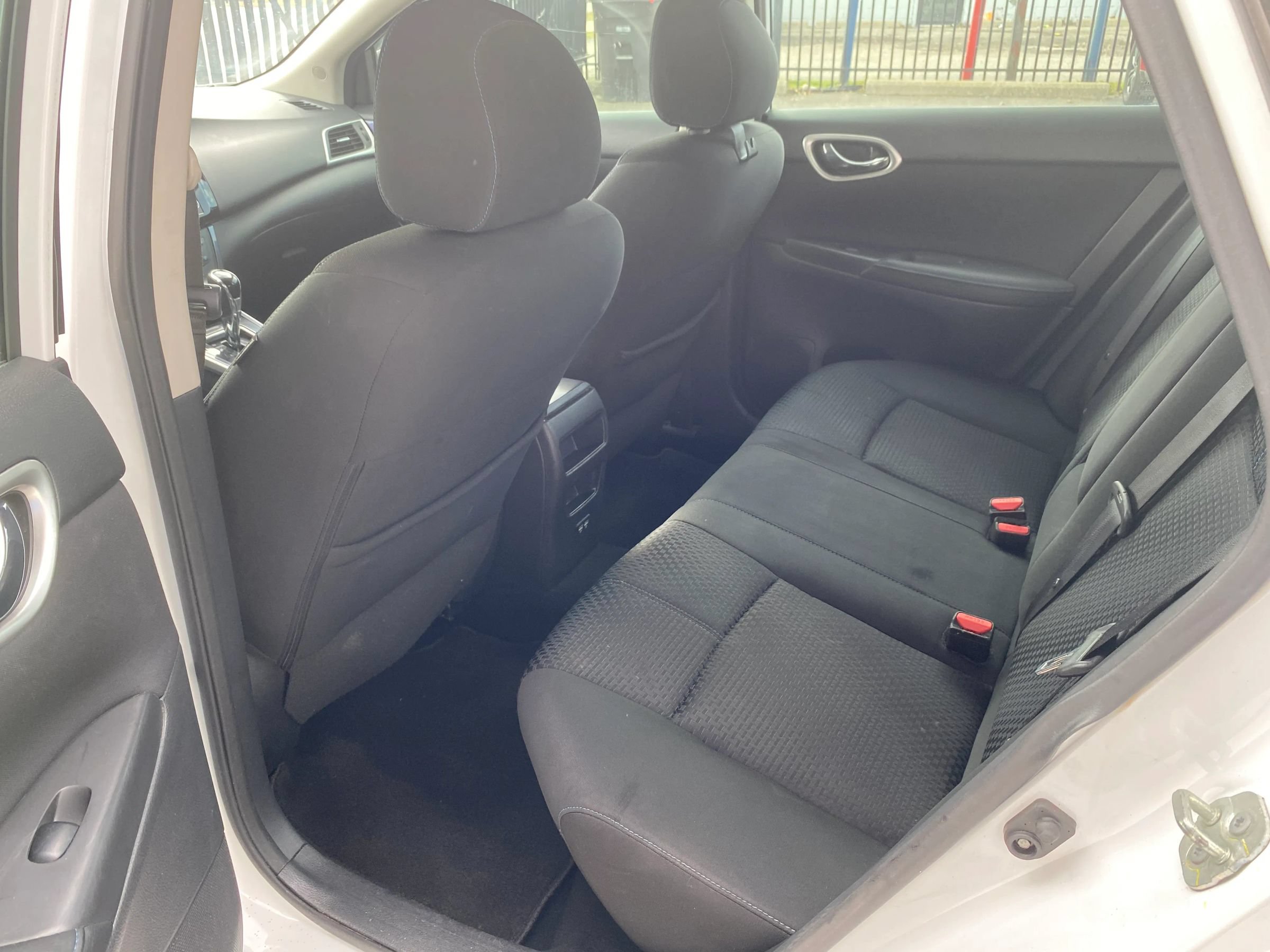 Used 2018 Nissan Sentra SR w/ SR Midnight Edition Package FWD image 9