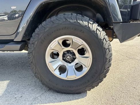 Used 2017 Jeep Wrangler Unlimited Sahara w/ Connectivity Group image 30