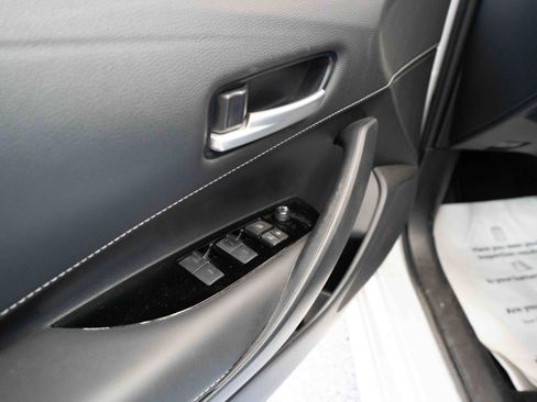 Used 2024 Toyota Corolla SE w/ SE Package image 7