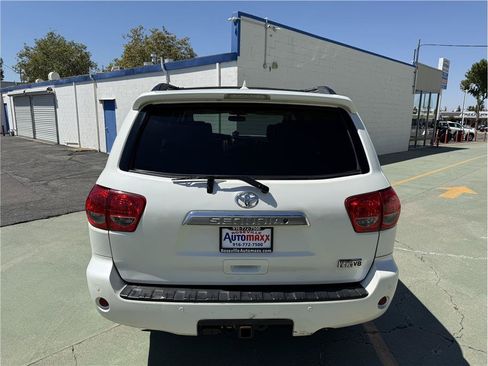Used 2015 Toyota Sequoia Platinum AWD/4WD image 7