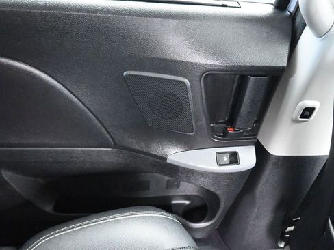 Used 2020 Toyota Sienna SE Premium image 46