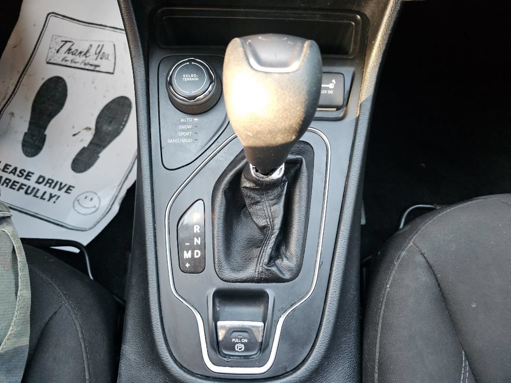 Used 2019 Jeep Cherokee Latitude w/ Popular Appearance Group AWD/4WD image 24