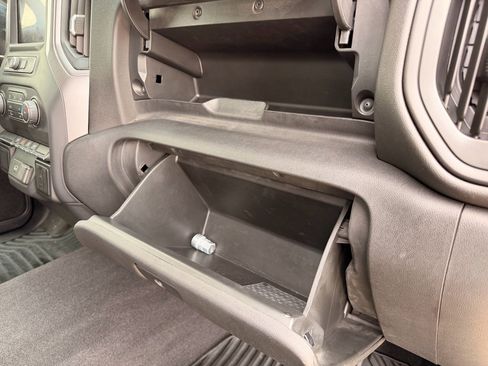 Used 2020 Chevrolet Silverado 1500 Custom w/ Custom Value Package image 13