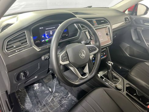 Used 2022 Volkswagen Tiguan SE image 9