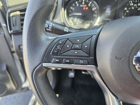 Used 2017 Nissan Rogue Sport SV image 16