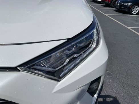 Used 2021 Toyota RAV4 XLE Premium image 14