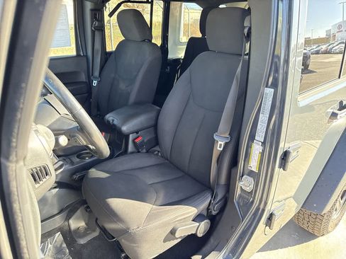 Used 2018 Jeep Wrangler Unlimited Sport w/ Connectivity Group image 11