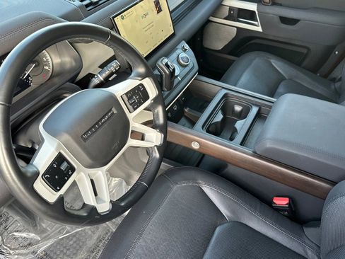 Used 2023 Land Rover Defender 130 X-Dynamic SE image 5