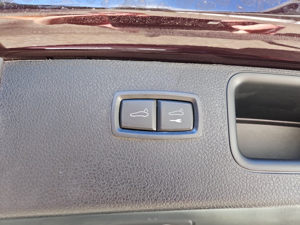 Certified 2026 Porsche Macan AWD/4WD image 26