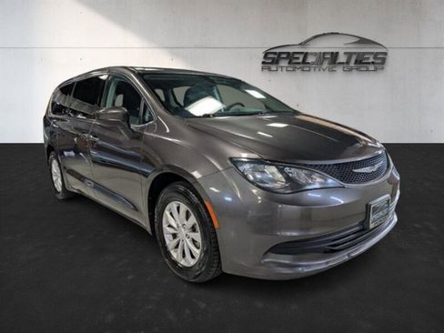 Used 2017 Chrysler Pacifica Touring w/ Tire & Wheel Group image 1