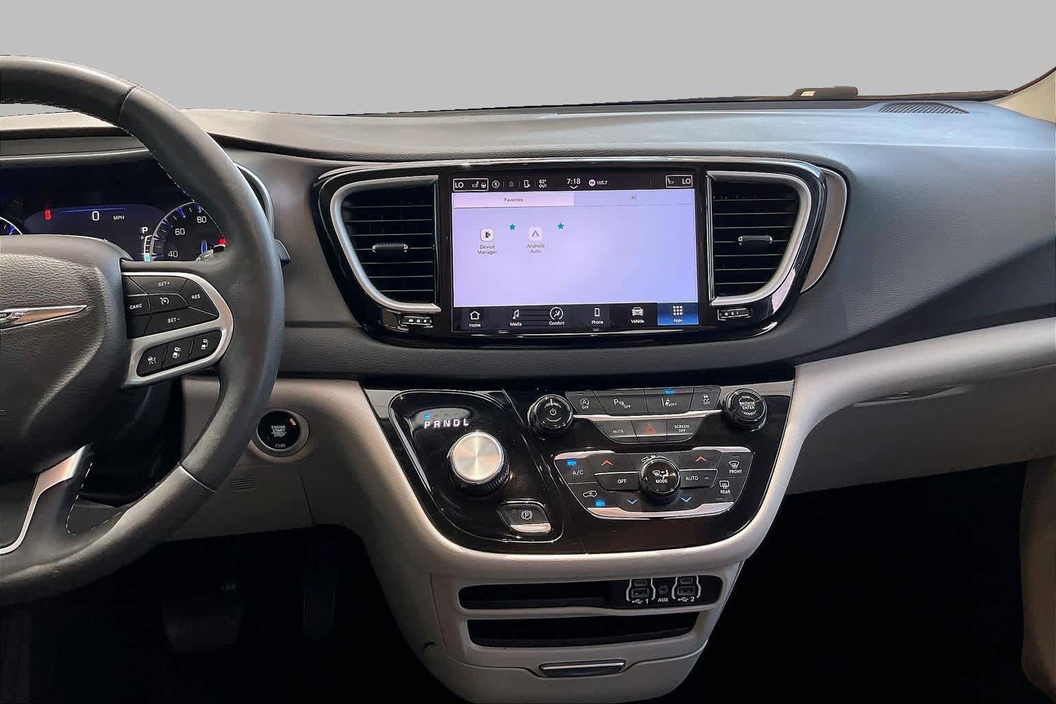 Used 2024 Chrysler Pacifica Touring-L FWD image 8