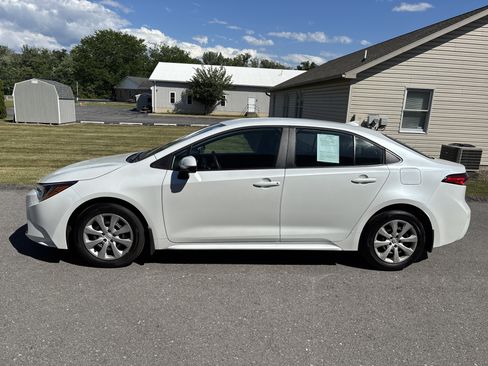 Certified 2025 Toyota Corolla LE FWD image 7