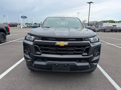 Used 2023 Chevrolet Colorado LT w/ LT Convenience Package II AWD/4WD image 2