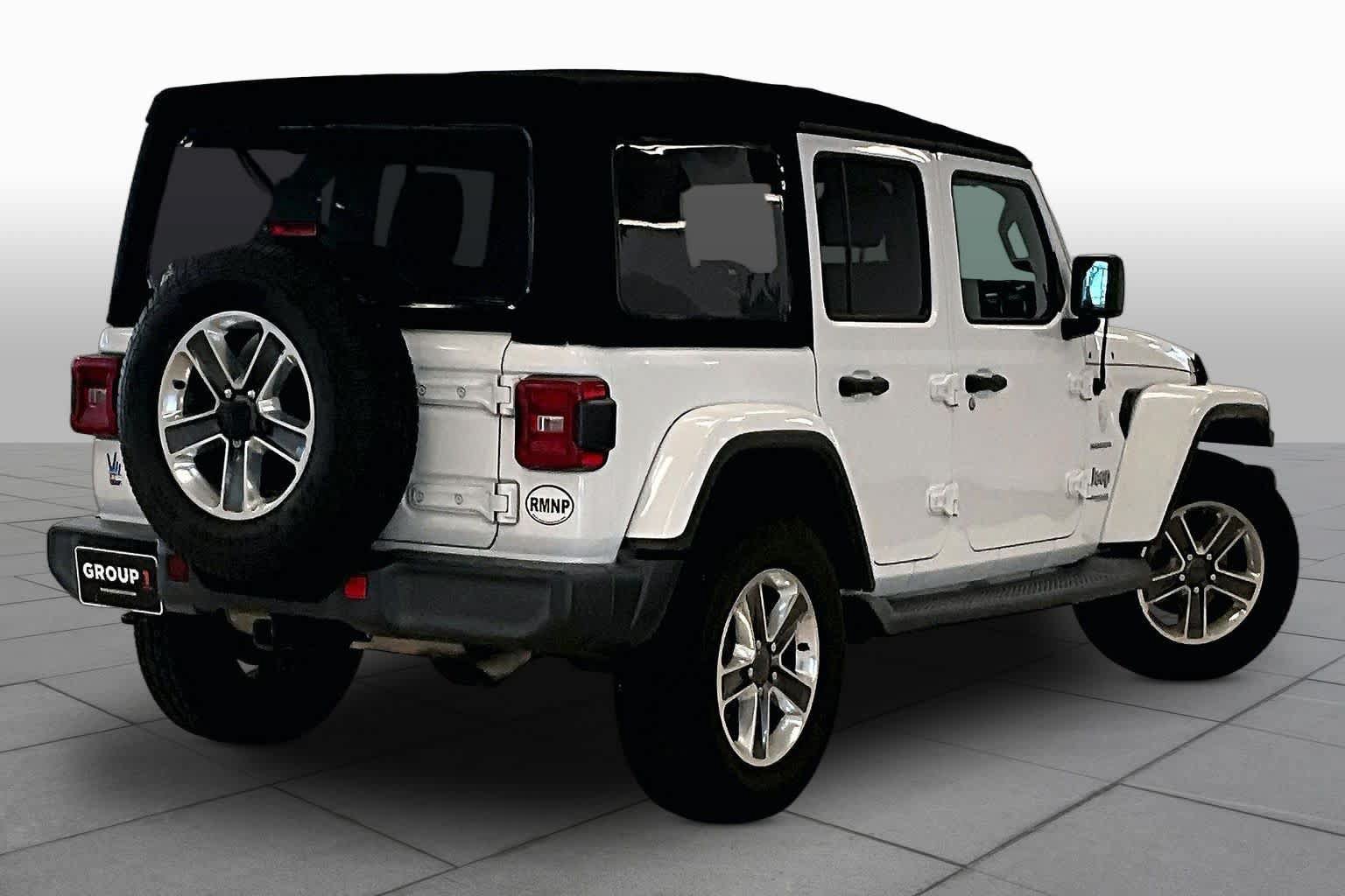 Used 2018 Jeep Wrangler Unlimited Sahara w/ LED Lighting Group AWD/4WD image 11