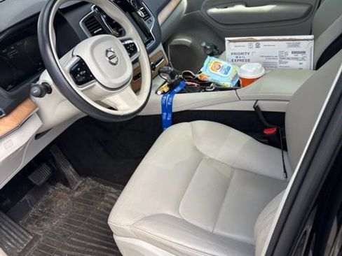 Used 2022 Volvo XC90 T6 Momentum AWD/4WD image 2