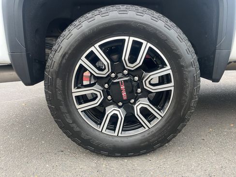 Used 2023 GMC Sierra 2500 AT4 w/ AT4 Premium Plus Package image 13