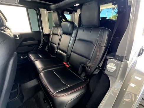 Used 2022 Jeep Wrangler Unlimited Rubicon w/ LED Lighting Group AWD/4WD image 19