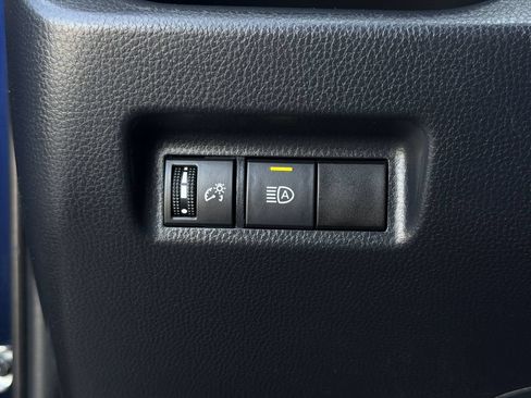Used 2020 Toyota RAV4 XLE w/ Carpet Mat Package FWD image 23