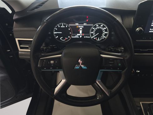 Used 2024 Mitsubishi Outlander SE AWD/4WD image 14
