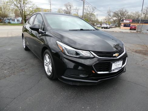 Used 2017 Chevrolet Cruze LT w/ Sun And Sound Package image 3