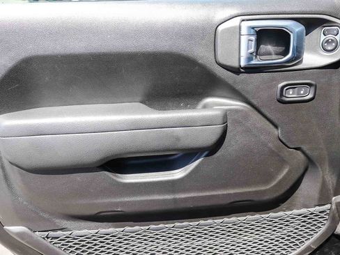 Used 2025 Jeep Wrangler Sport AWD/4WD image 20