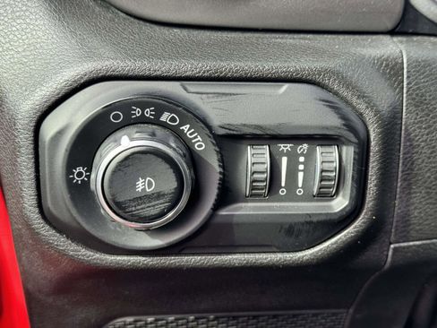 Used 2019 Jeep Wrangler Unlimited Sahara w/ Safety Group AWD/4WD image 19