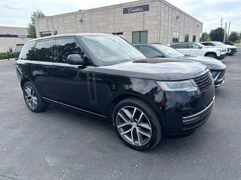 Used 2025 Land Rover Range Rover SE AWD/4WD image 3