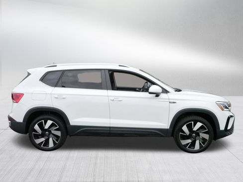 Certified 2024 Volkswagen Taos SEL image 8