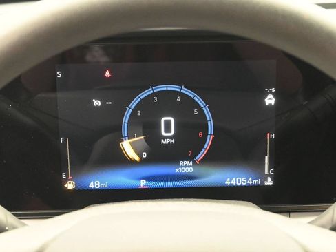 Used 2025 Chevrolet Trax LT FWD image 11