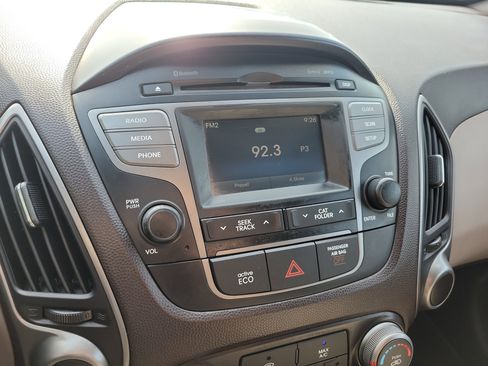 Used 2015 Hyundai Tucson SE AWD/4WD image 30