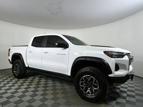 Used 2024 Chevrolet Colorado ZR2 w/ ZR2 Convenience Package III image 9