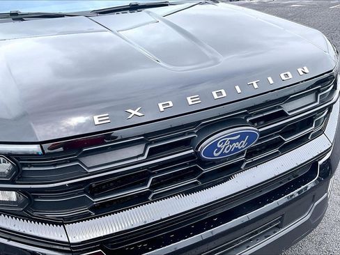 Used 2025 Ford Expedition Max Active AWD/4WD image 32