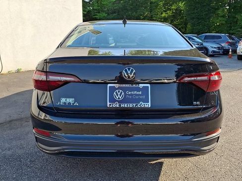 Certified 2023 Volkswagen Jetta SE w/ Panoramic Sunroof Package FWD image 9