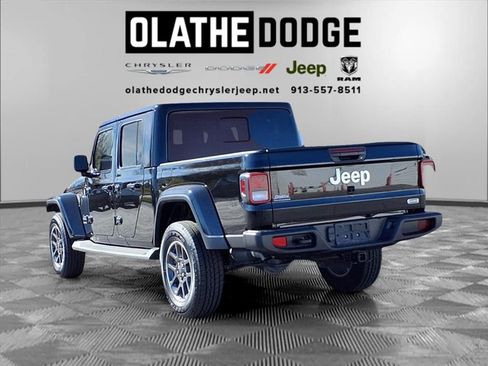 Used 2020 Jeep Gladiator Overland image 3