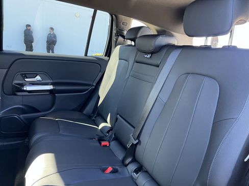 Certified 2025 Mercedes-Benz GLB 250 4MATIC image 32